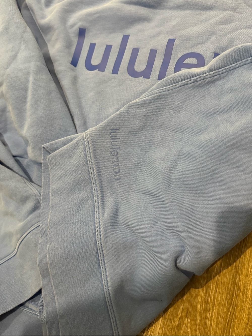 lululemon athletica Men's Periwinkle Blue Crewneck Sweatshirt - Picture 2 of 4